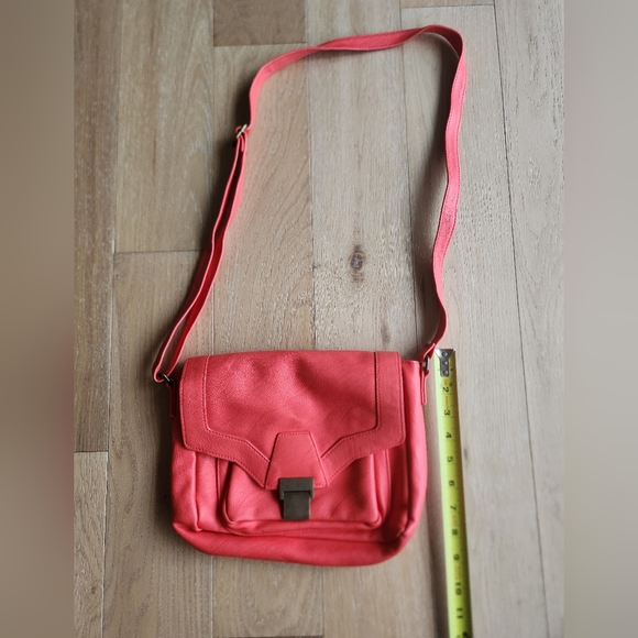 XHILIRATION | Coral colored cross body bag - Picture 7 of 10